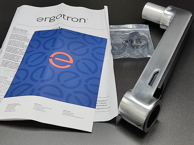 エルゴトロン LX モニターアーム用エクステンションの本体と付属品