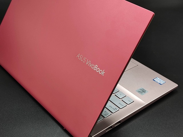 在宅ワークを快適にするため、ASUS ノートパソコン VivoBook S15を購入