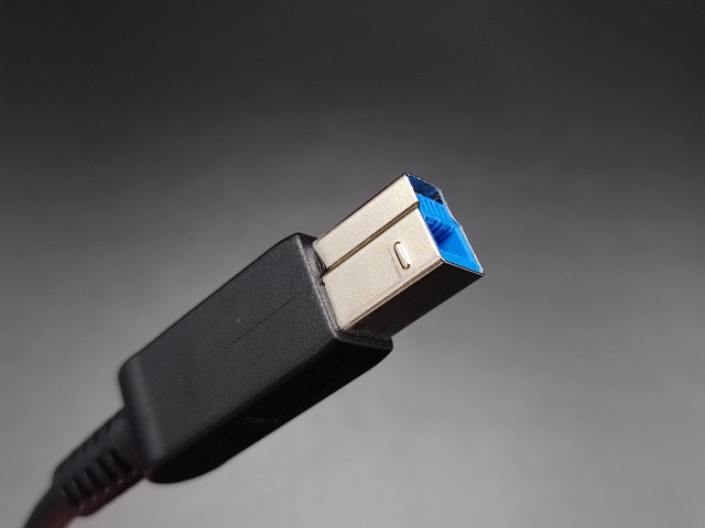マグネット付きBUFFALO USB3.0 4ポートハブ：USB Type-Bはプリンターやスキャナーなどの大型機器にも採用