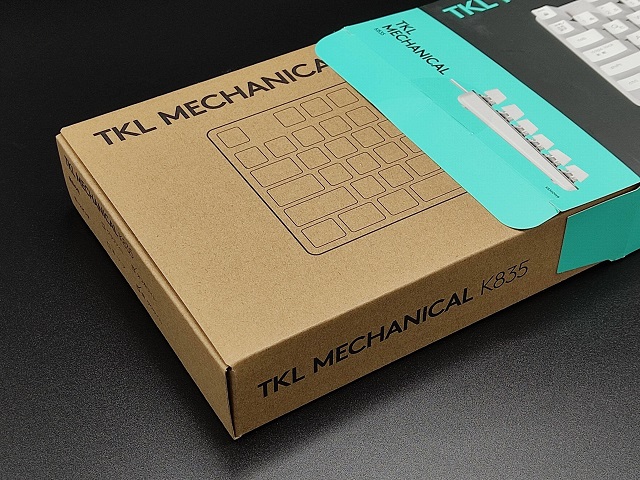 Logicool「K835」メカニカルキーボード：箱からの箱