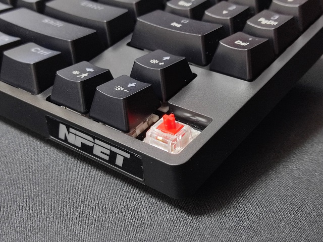 NPET ゲーミングキーボード『K80』はメカニカル式の赤軸