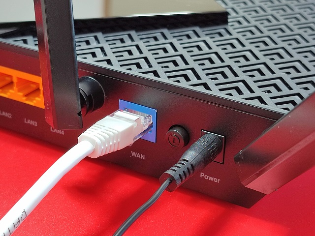 TP-LinkのWi-Fi 6 ルーターを接続する手順：電源アダプターを接続