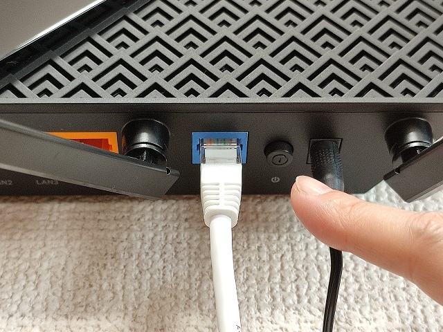 TP-LinkのWi-Fi 6 ルーターを接続する手順：ルーターの電源をON