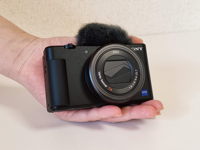 ソニー ZV-1 Vlogカメラは、自撮り動画を始めとする動画に特化したコンパクトデジタルカメラ