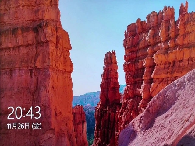 Windows10に戻す方法「復元」：数分間の再起動後、時計の画面が表示