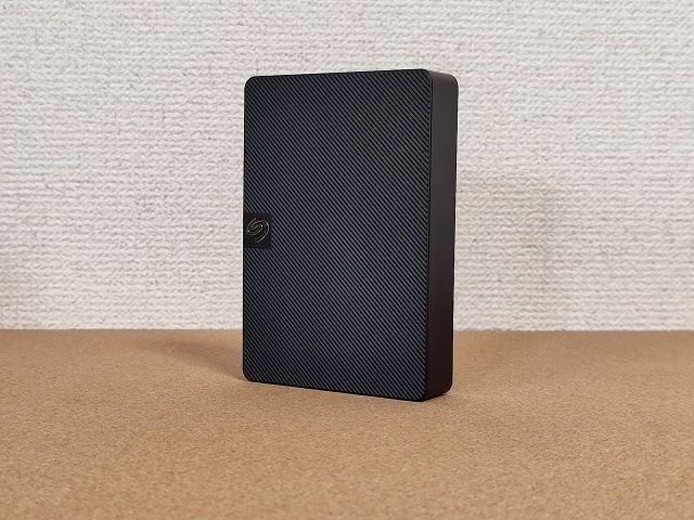 Seagate ExpansionポータブルHDD：「Seagate」のロゴがアクセント