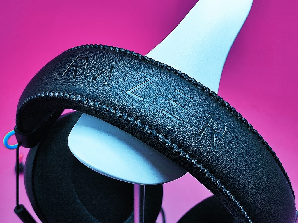 Razer BlackShark V2：「RAZER」の刻印