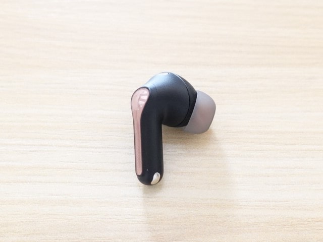 SOUNDPEATS Capsule3 Proの外観：耳に触れる部分は肌触りの良い質感で快適