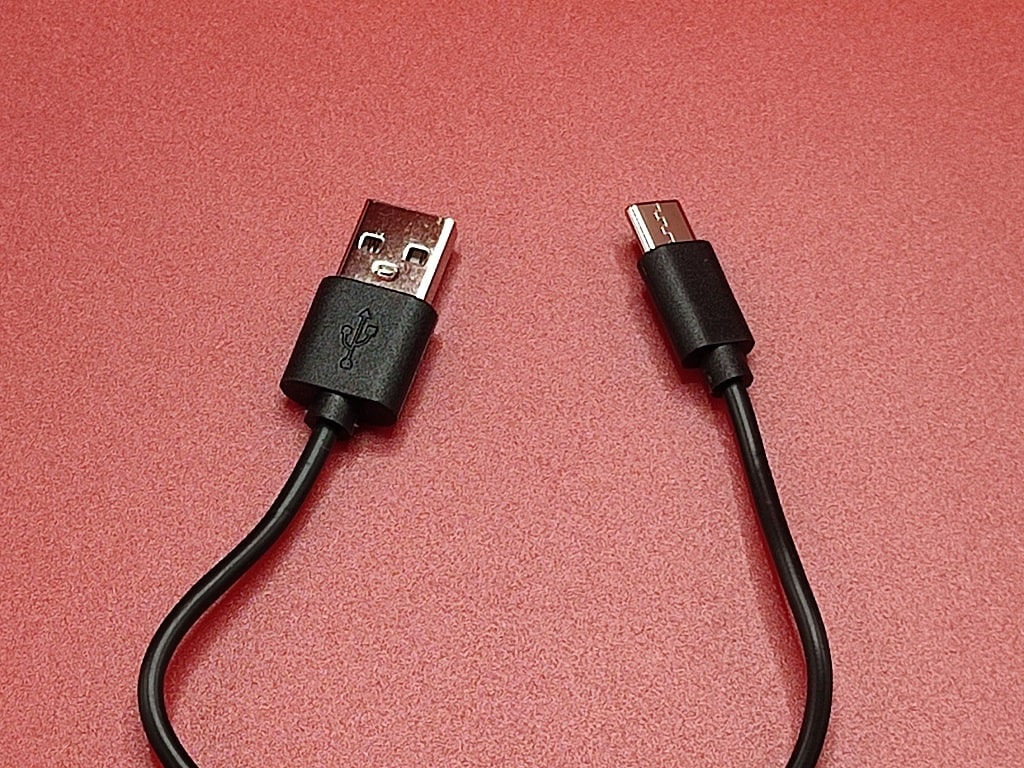 TRUEFREE O1 イヤホン：USB-C & USB-A ケーブル