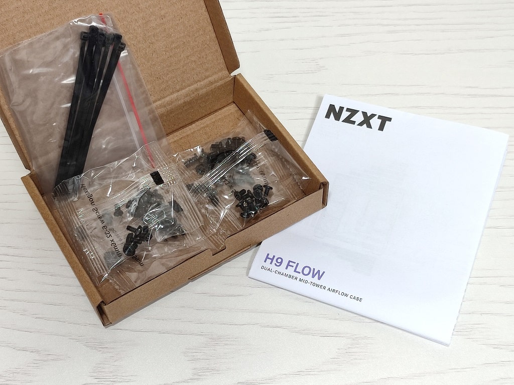 NZXT H9 Flow の開封！取り扱い説明書と小さな箱に入ったボルト関係
