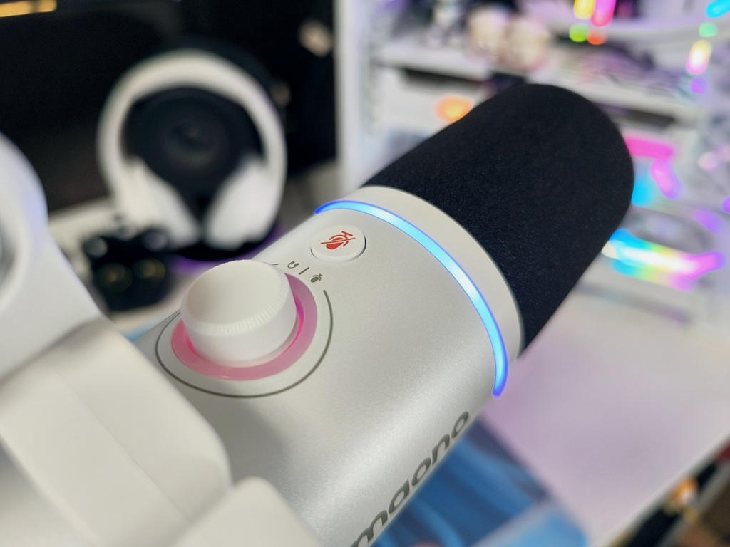 maono PD200XS ダイナミックマイク：ミュートがONであれば赤く点灯