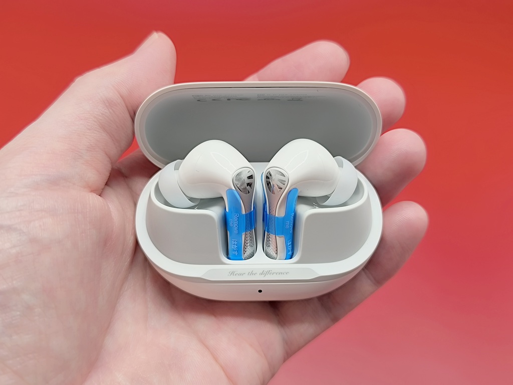 SOUNDPEATS Air5 Pro：ホワイトカラーが素敵