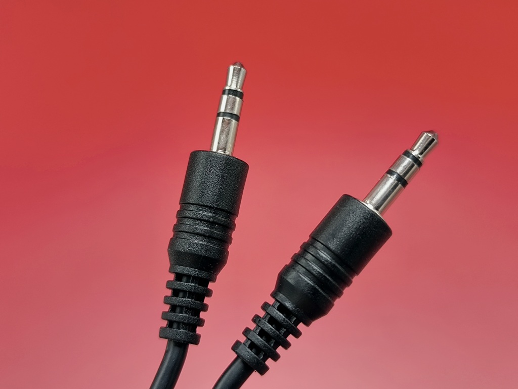 FIFINE AmpliGame SC8 オーディオミキサーのAUXケーブルの長さ：157cm（実測）