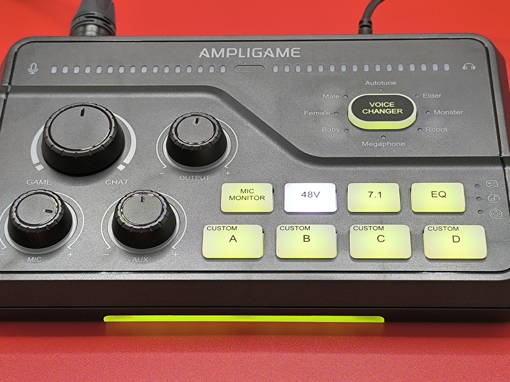 FIFINE AmpliGame SC8 オーディオミキサー：「48V」ボタンを押す