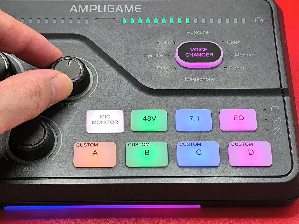 FIFINE AmpliGame SC8 オーディオミキサー：ノブで調整する