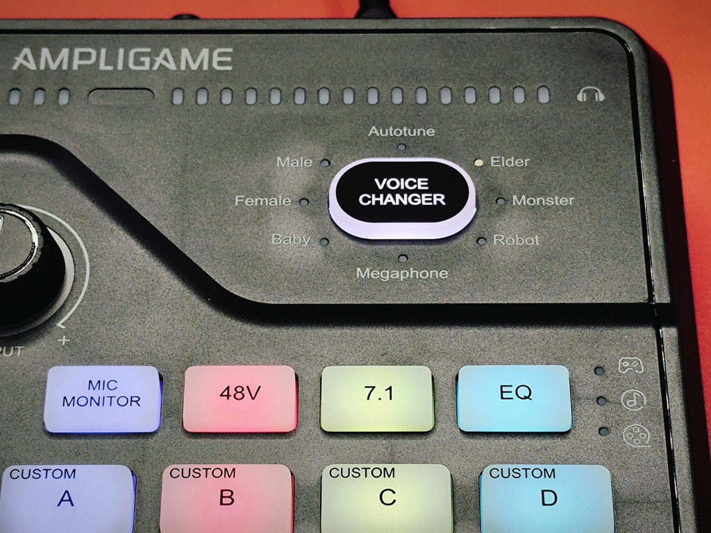 FIFINE AmpliGame SC8 オーディオミキサー：ボタンひとつで声質を変化させてくれる