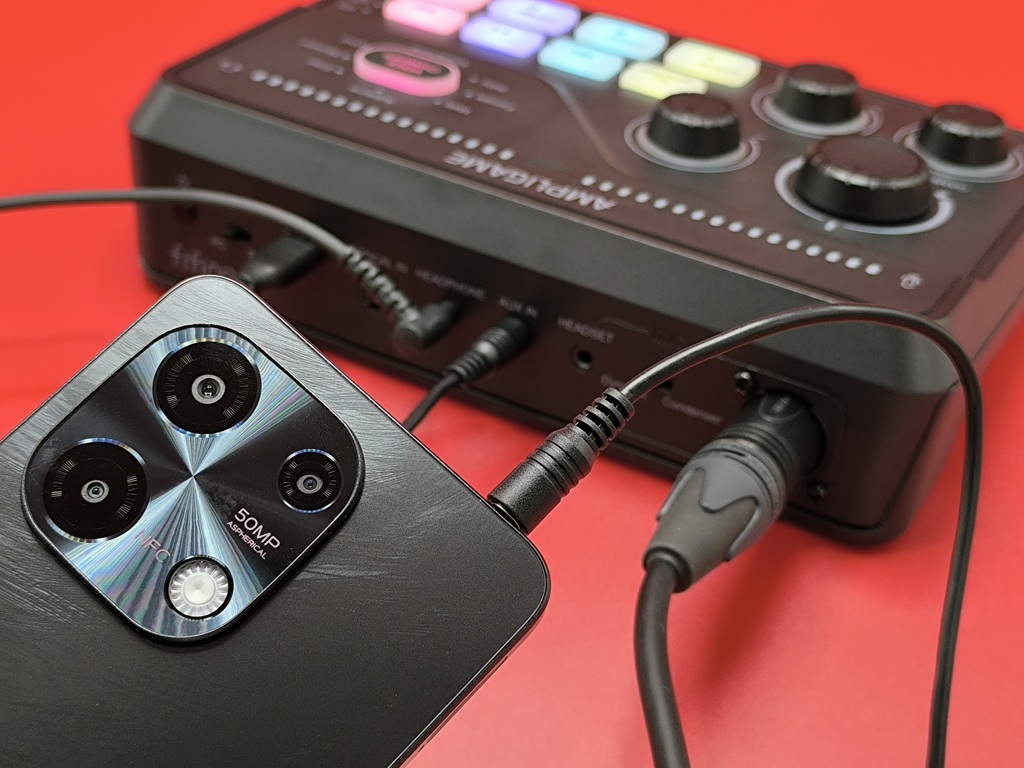 FIFINE AmpliGame SC8 オーディオミキサー：今回はスマホと接続