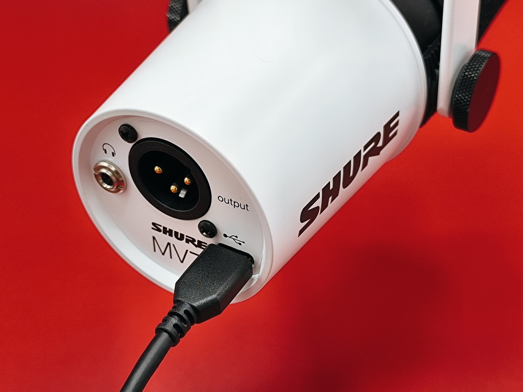 SHURE シュア「MV7+」接続が手軽で誰でも使えるUSB接続