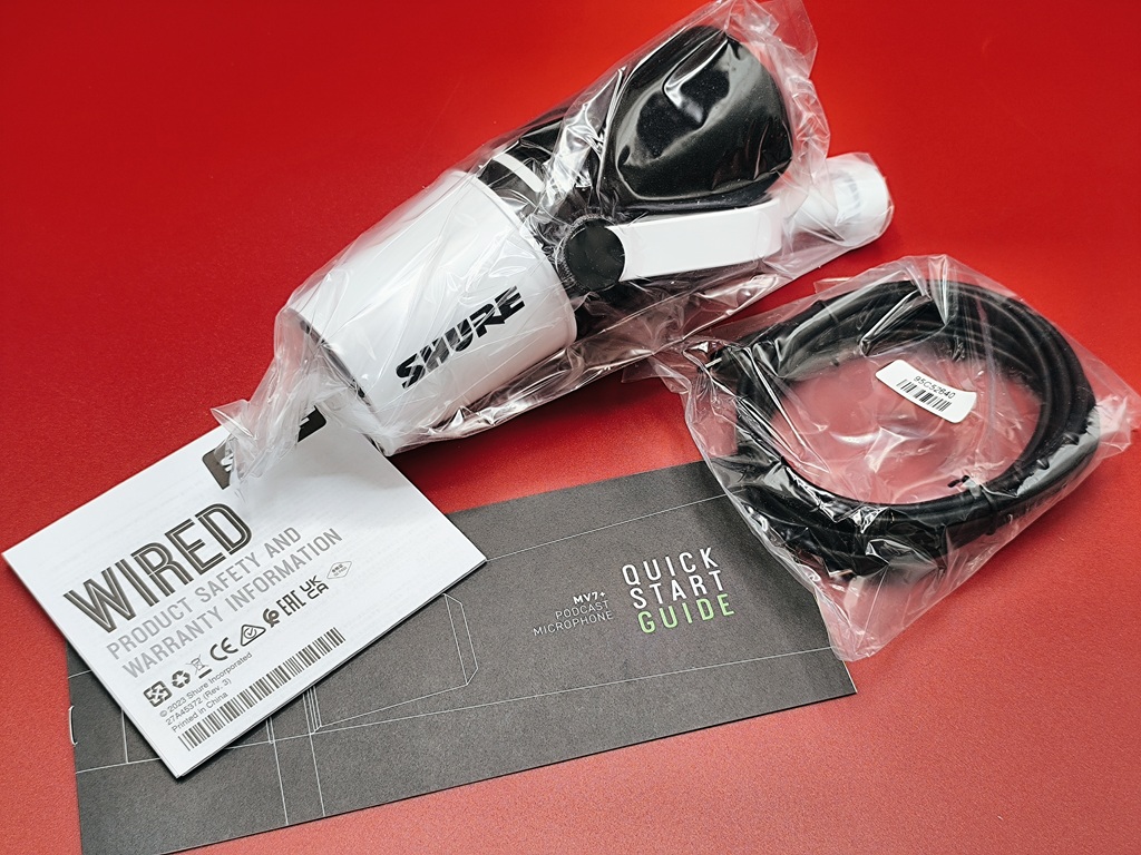 SHURE シュア「MV7+」内容物