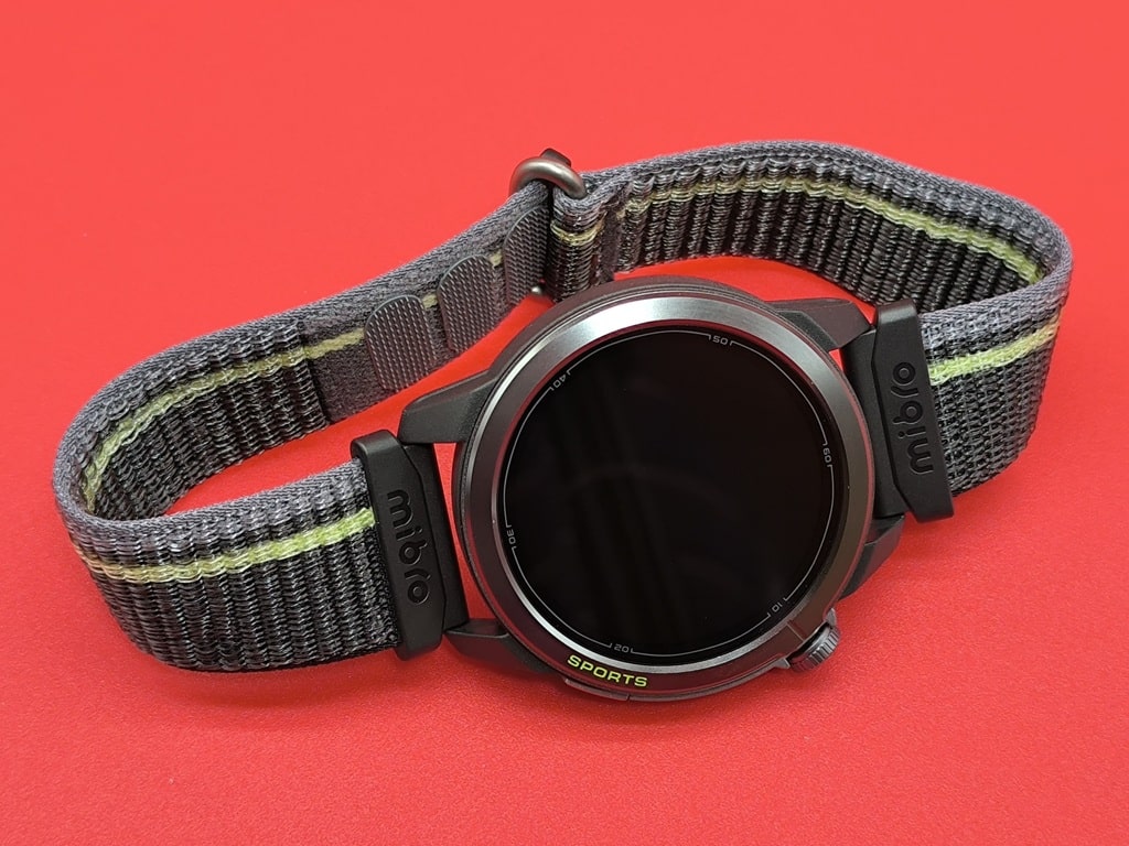 Mibro GS Active 2 スマートウォッチ：ナイロンバンドが装着された状態