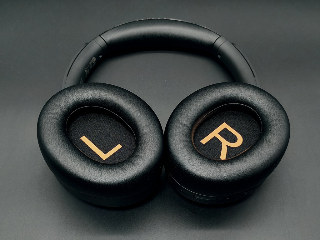 QCY H3S ワイヤレスヘッドホンをレビュー！イヤーパッドの内側にLRの文字