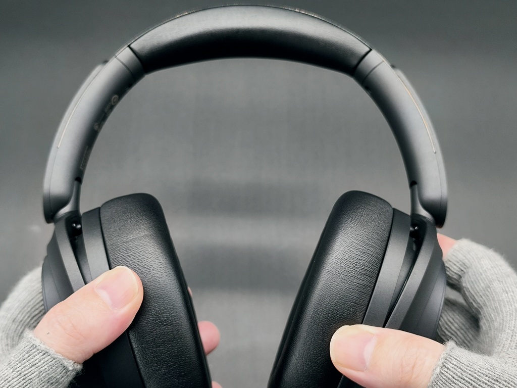 QCY H3S ワイヤレスヘッドホンをレビュー！ブラックの色合いにチープ感は無し