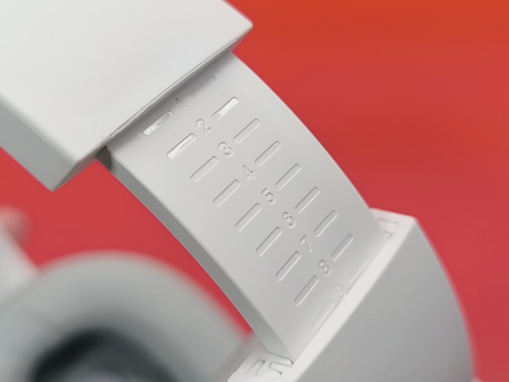 QCY Heroad V200 ゲーミングヘッドセット!目盛りは1~9まで記されている