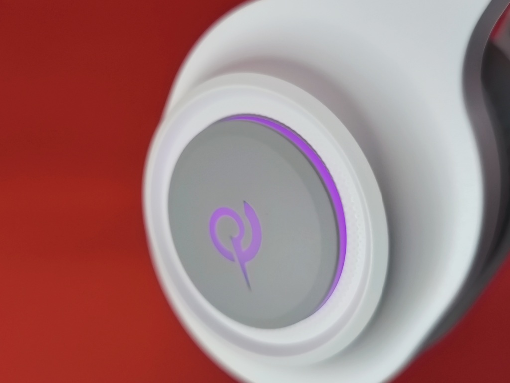 QCY Heroad V200 ゲーミングヘッドセット:光の調整等はできません