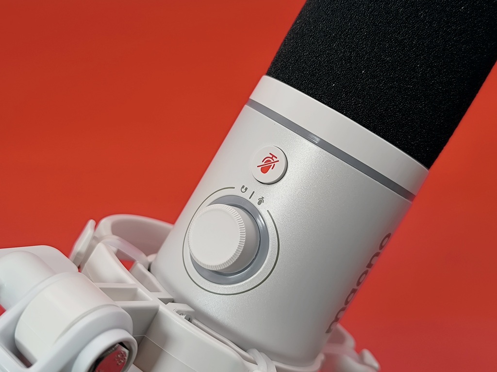 maono「PD200X」本体機能：2 in 1 ノブとボタン式ミュートとショックマウント