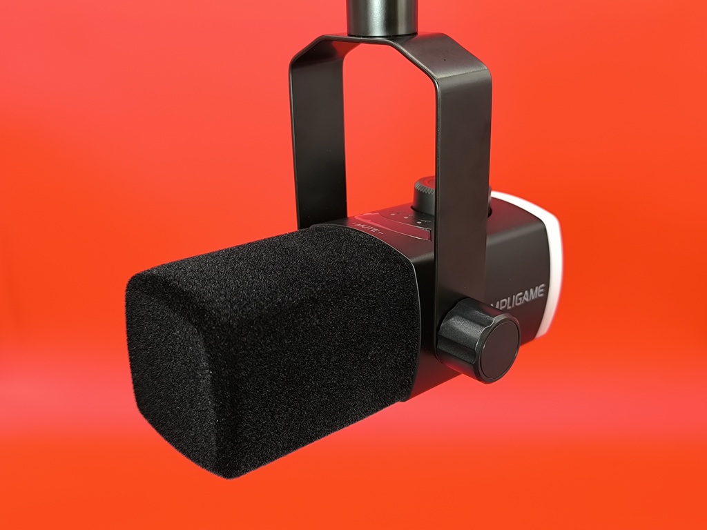 FIFINE AM8PROT RGBマイクアーム付きのダイナミックマイクの外観