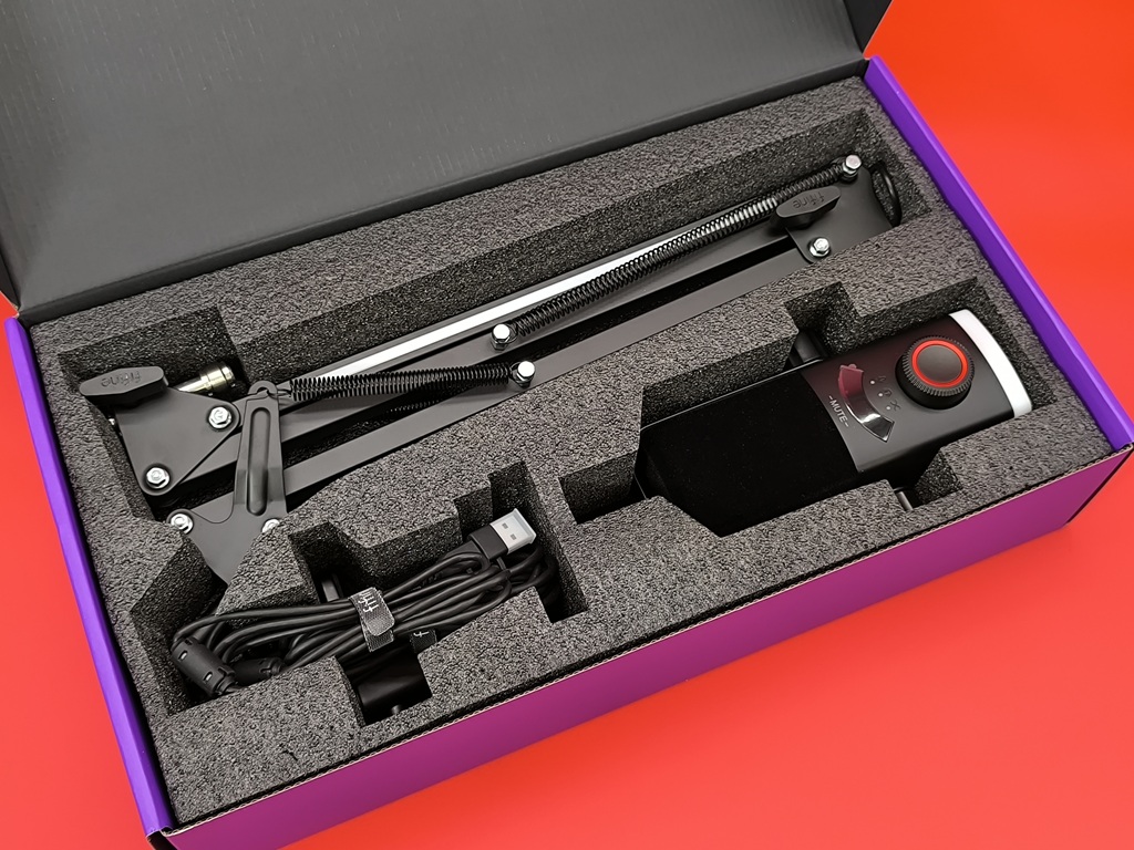 FIFINE AM8PROT RGBマイクアーム付きのダイナミックマイク:見ての通り綺麗に収納されている