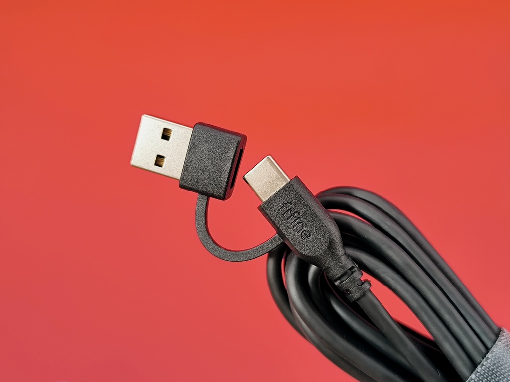 FIFINE AM8PROT RGBマイクアーム付きのダイナミックマイク:付属のUSBケーブル