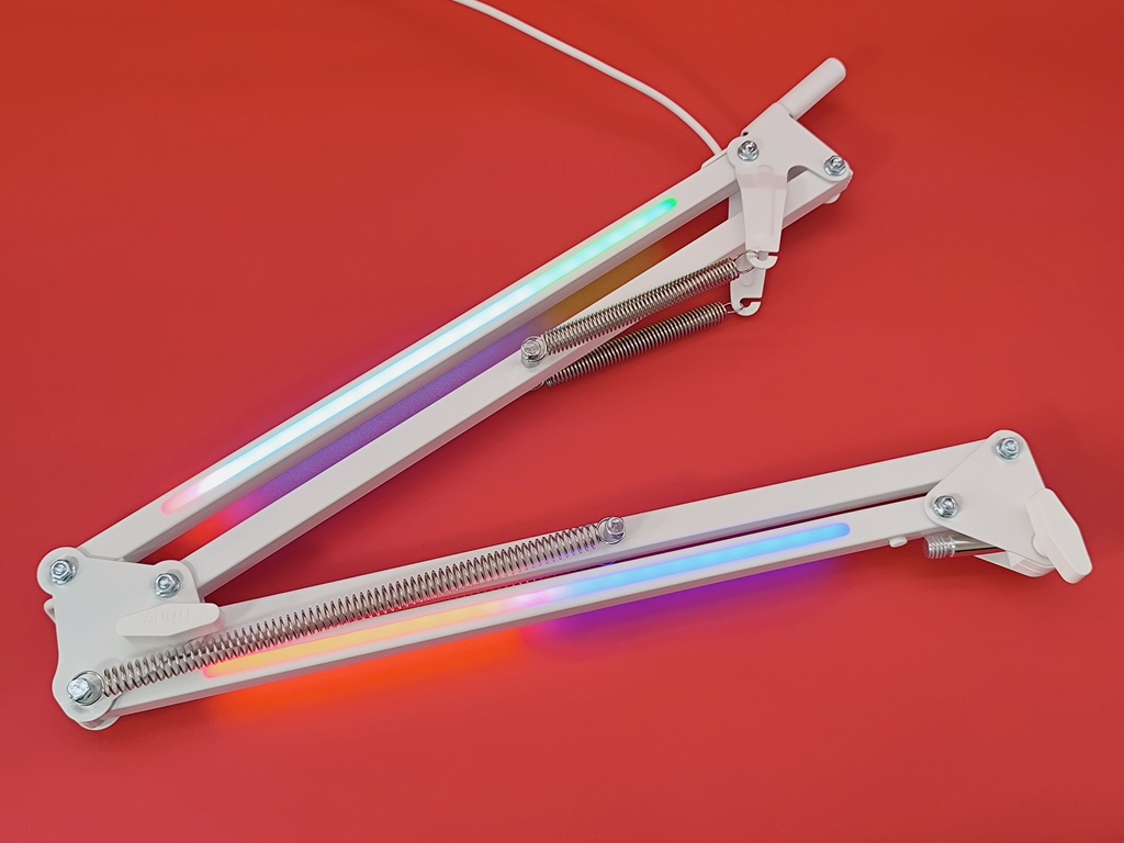 FIFINE マイクアーム BM38：はじめての点灯時は感動そのもの！