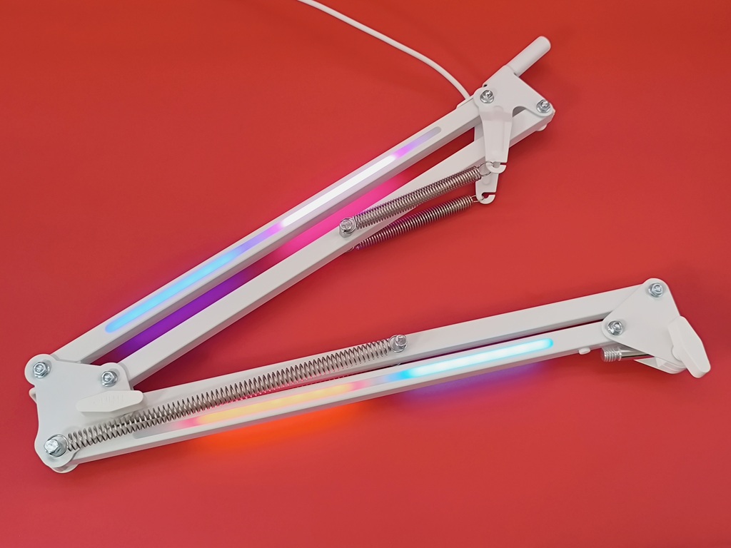 FIFINE マイクアーム BM38：16種類のRGBライティングは贅沢