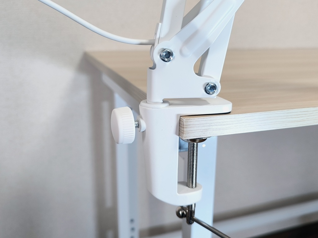 FIFINE マイクアーム BM38：アーム本体を差し込む