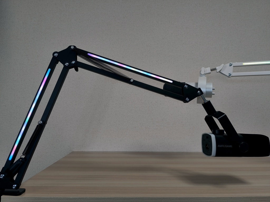 FIFINE マイクアーム BM38：RGBライトをON
