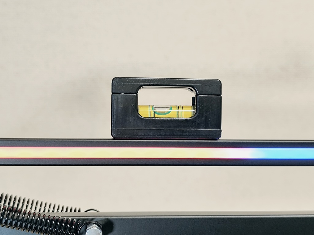 FIFINE マイクアーム BM38：水平器を置いて「5時間」放置してみる