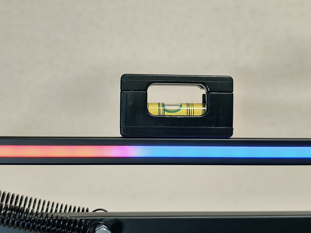 FIFINE マイクアーム BM38：500g前後のマイク重量であれば不安なく使えるはず