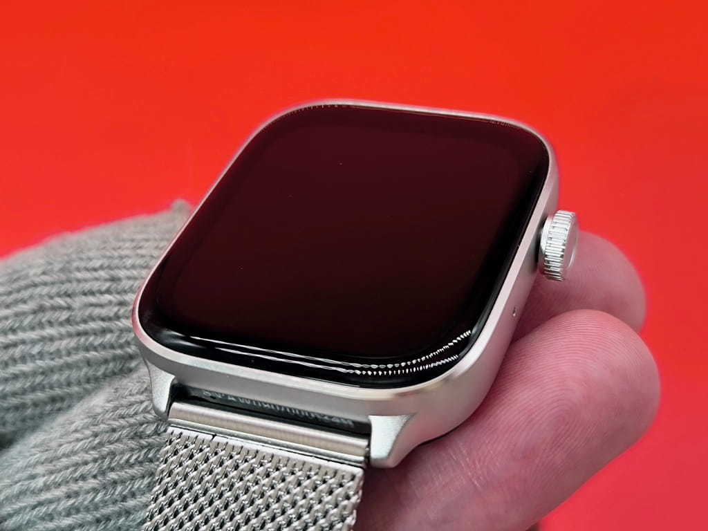 Mibro Watch FIT スマートウォッチ：ディスプレイの形状はシンプルなスクエアデザイン