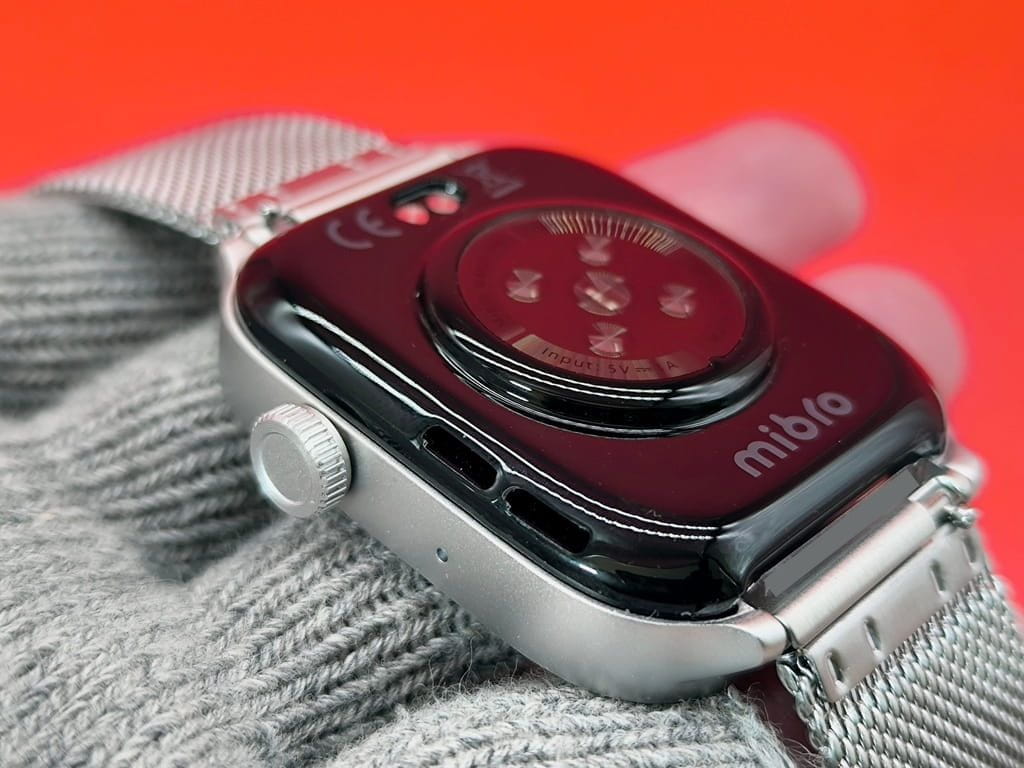 Mibro Watch FIT スマートウォッチ：背面と側面の外観