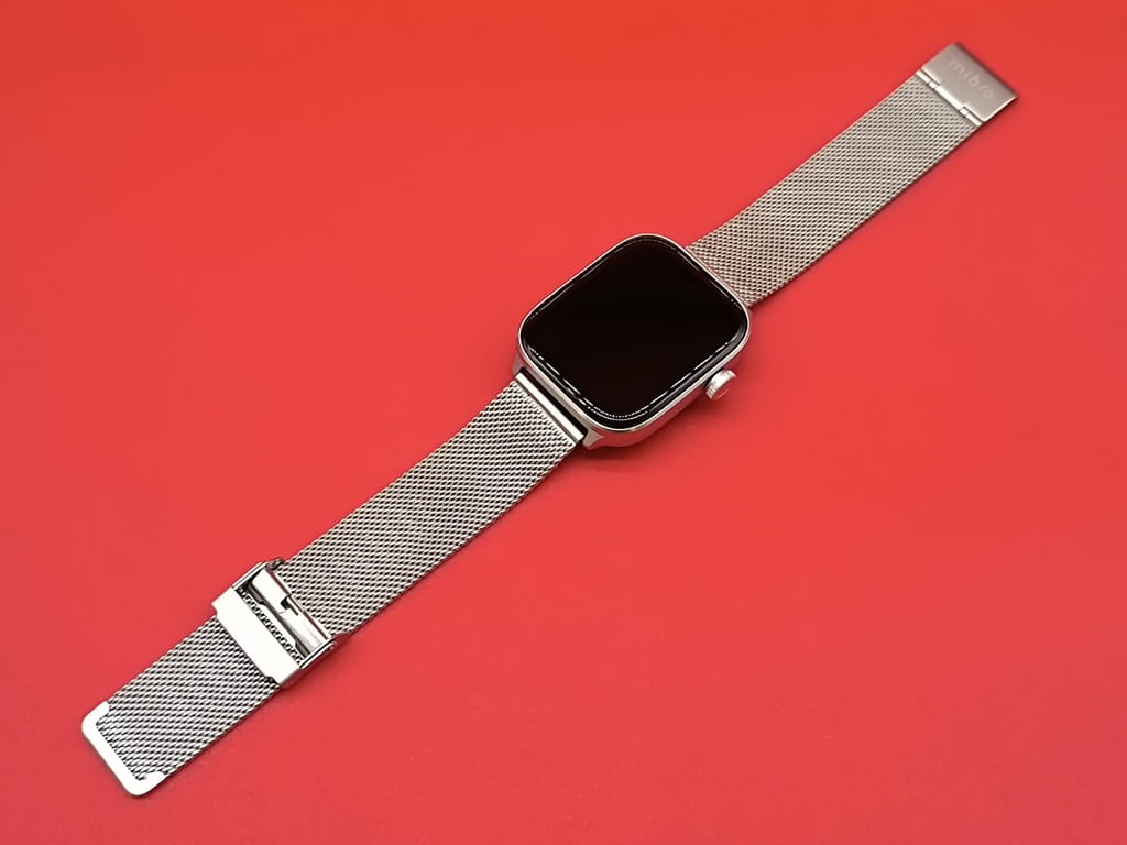 Mibro Watch FIT スマートウォッチ：ミラネーゼバンドを装着