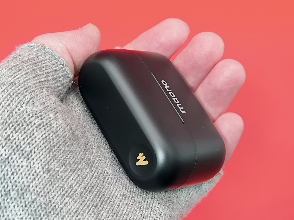 MAONO ワイヤレスマイク【T1 MINI】のマイク×2・レシーバーがこの中に入っている