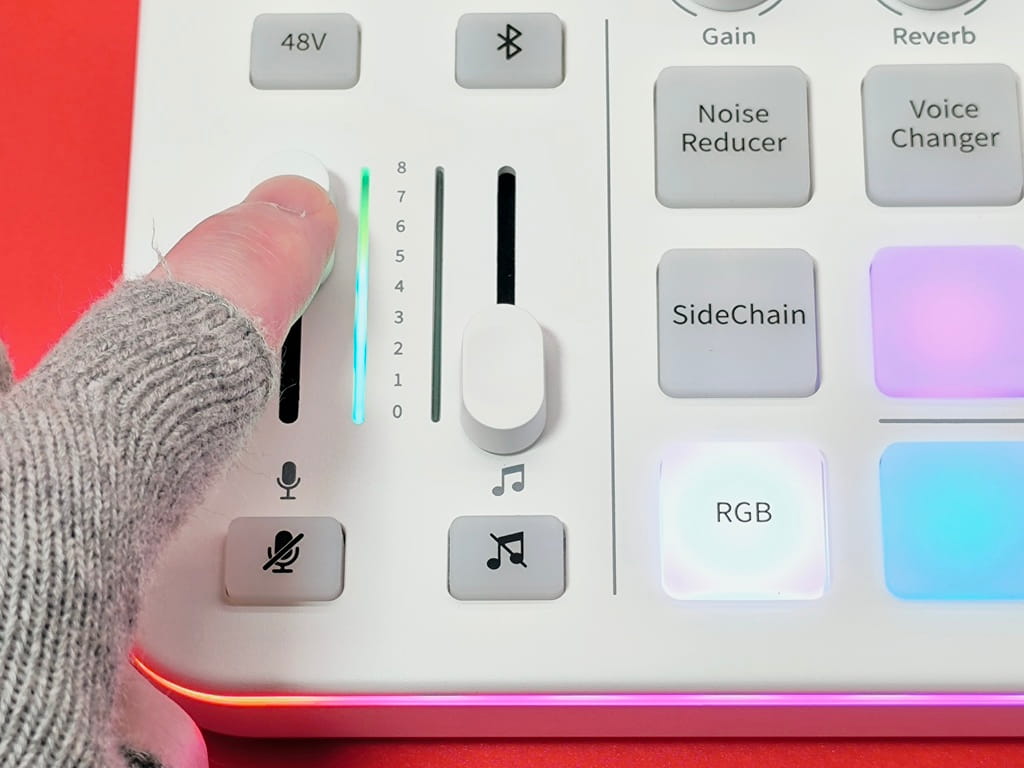 maono G1 NEO ゲーミングオーディオミキサー：フェーダーで音量調整をする