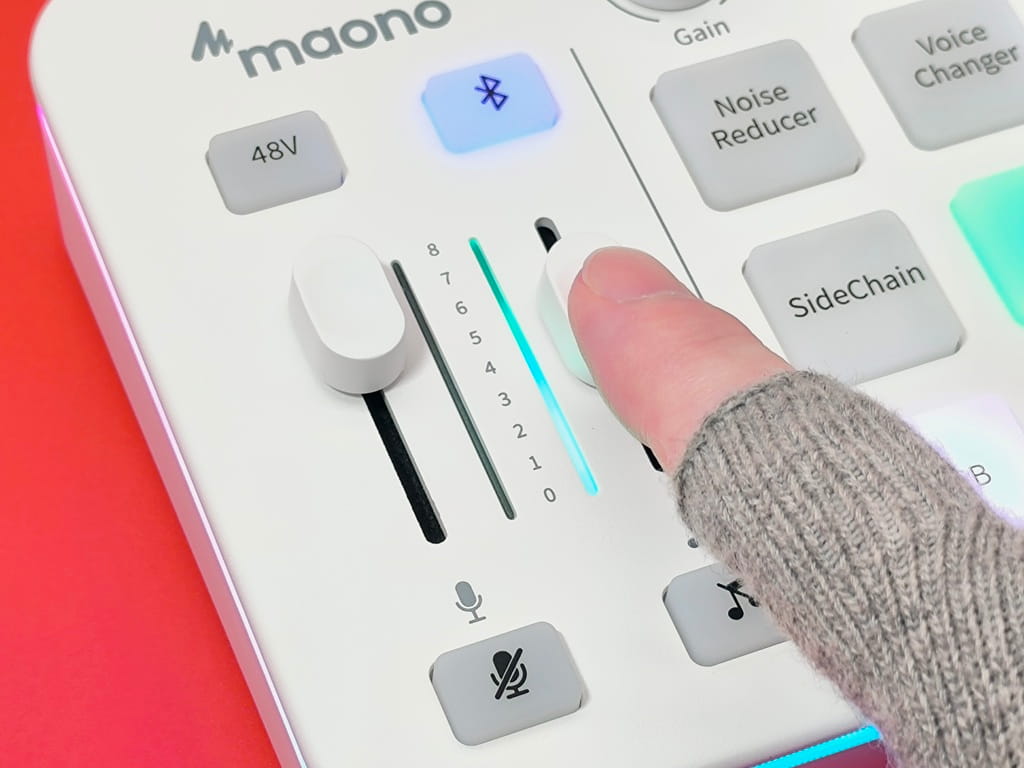 maono G1 NEO ゲーミングオーディオミキサー：入力音楽の音量フェーダーで調整