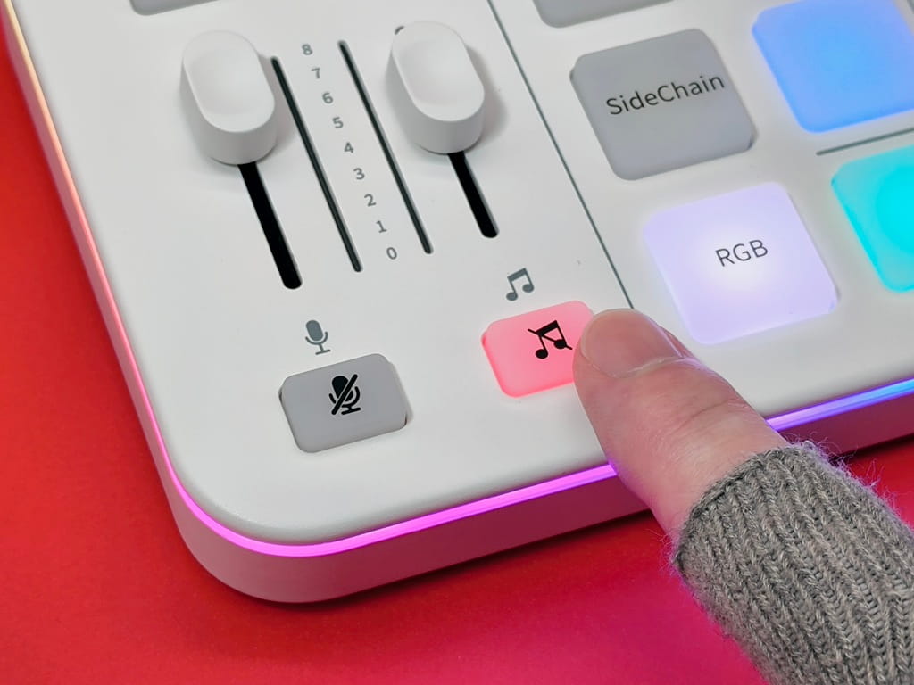 maono G1 NEO ゲーミングオーディオミキサー：フェーダーを下げる、またはミュート機能をONにする