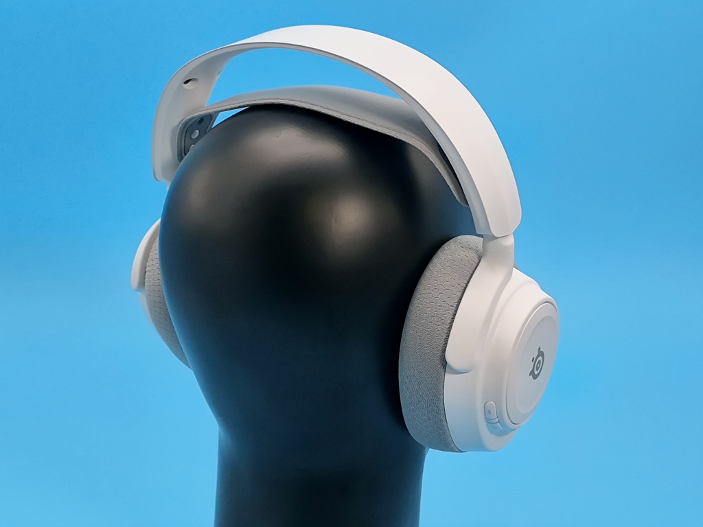 SteelSeries Arctis Nova7 Gen2 ワイヤレスゲーミングヘッドセット レビュー！肌ざわりと通気性に優れ長時間装着も苦になりません
