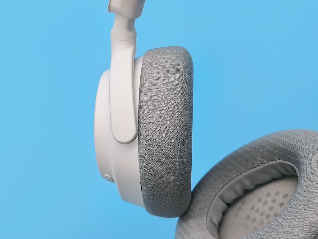 SteelSeries Arctis Nova7 Gen2 ワイヤレスゲーミングヘッドセット レビュー！90度以上回転する可動式のイヤーカップ