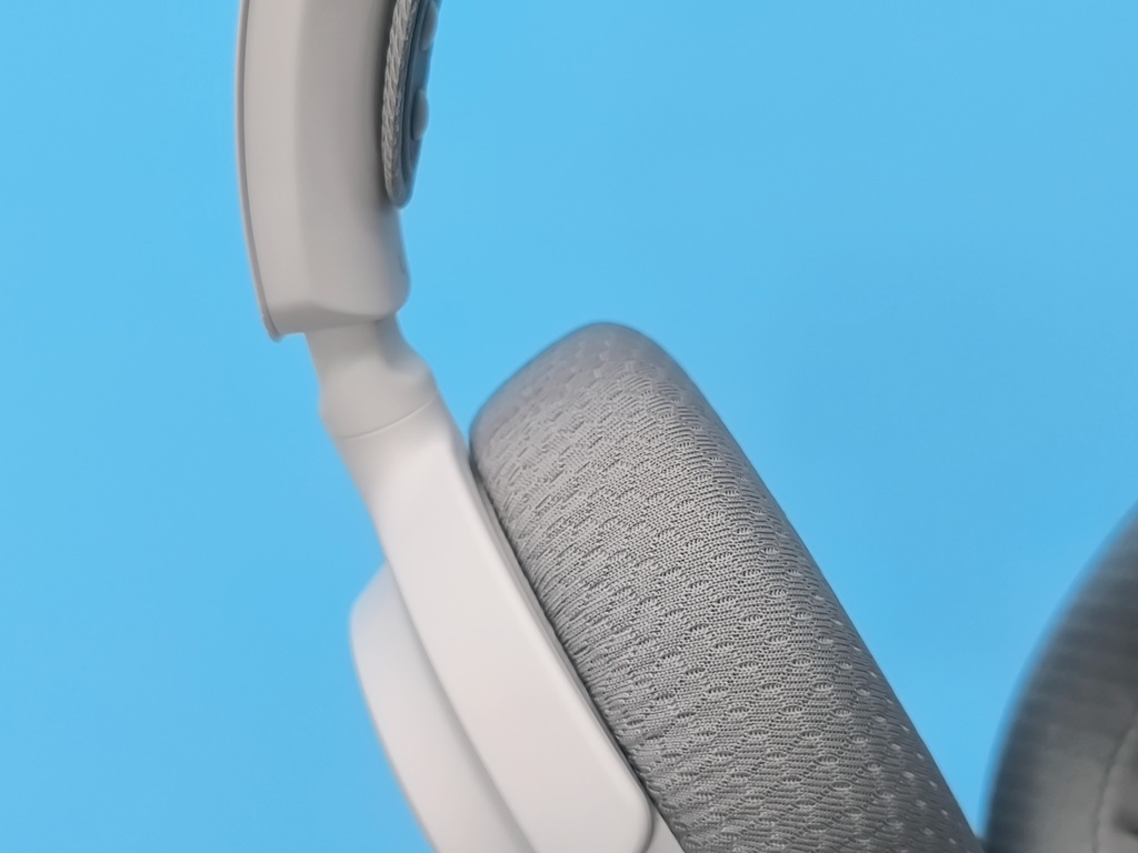 SteelSeries Arctis Nova7 Gen2 ワイヤレスゲーミングヘッドセット レビュー！可動範囲は小さい