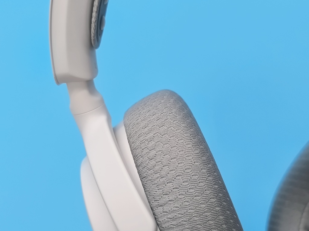 SteelSeries Arctis Nova7 Gen2 ワイヤレスゲーミングヘッドセット レビュー！縦方向への対応もこの通り