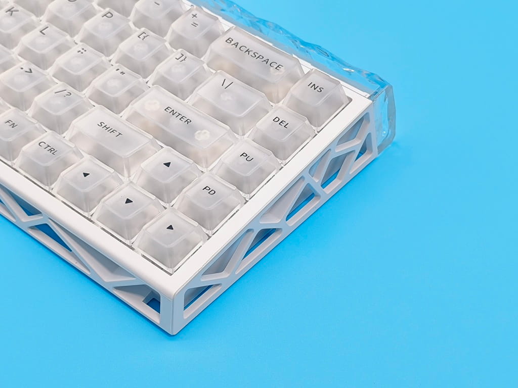 XZILEX X68E ゲーミングキーボード レビュー:キーキャップが半透明
